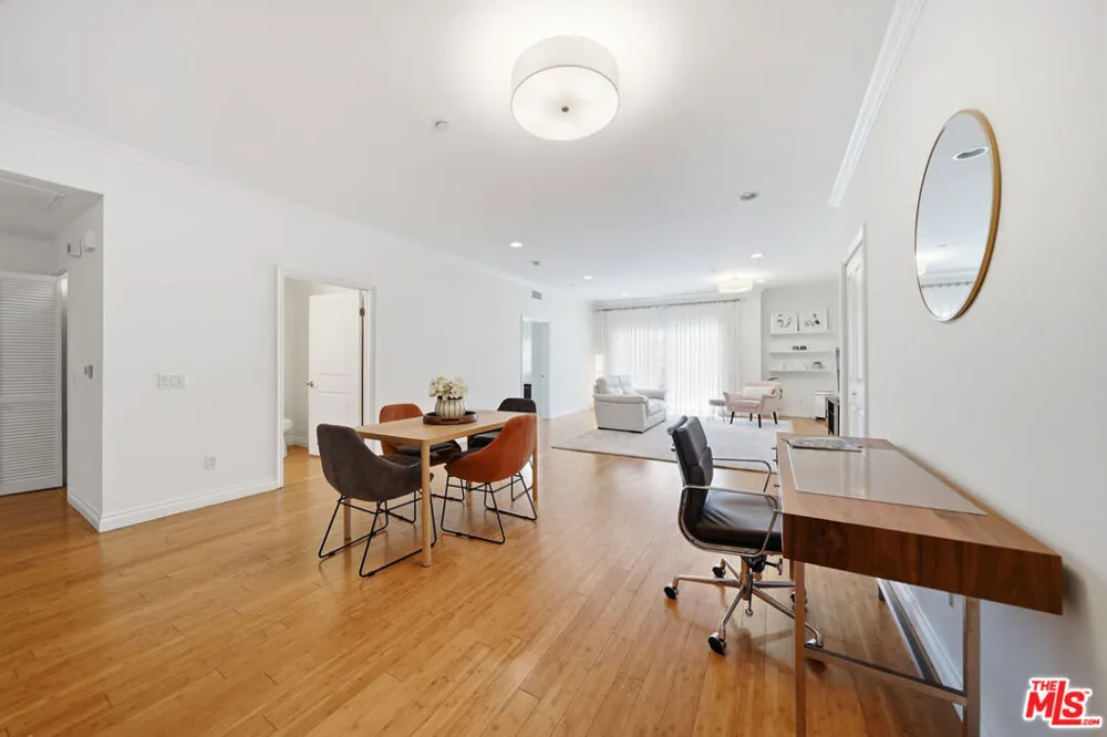 722 S Oxford Avenue #305 Los Angeles, CA 90005
