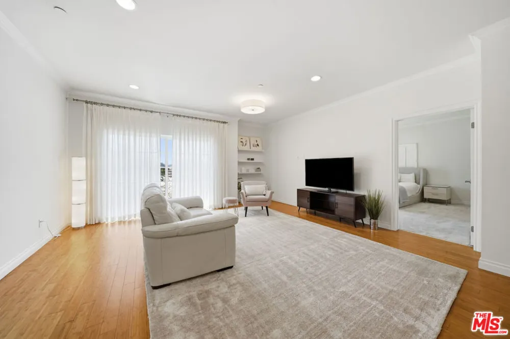 722 S Oxford Avenue #305 Los Angeles, CA 90005