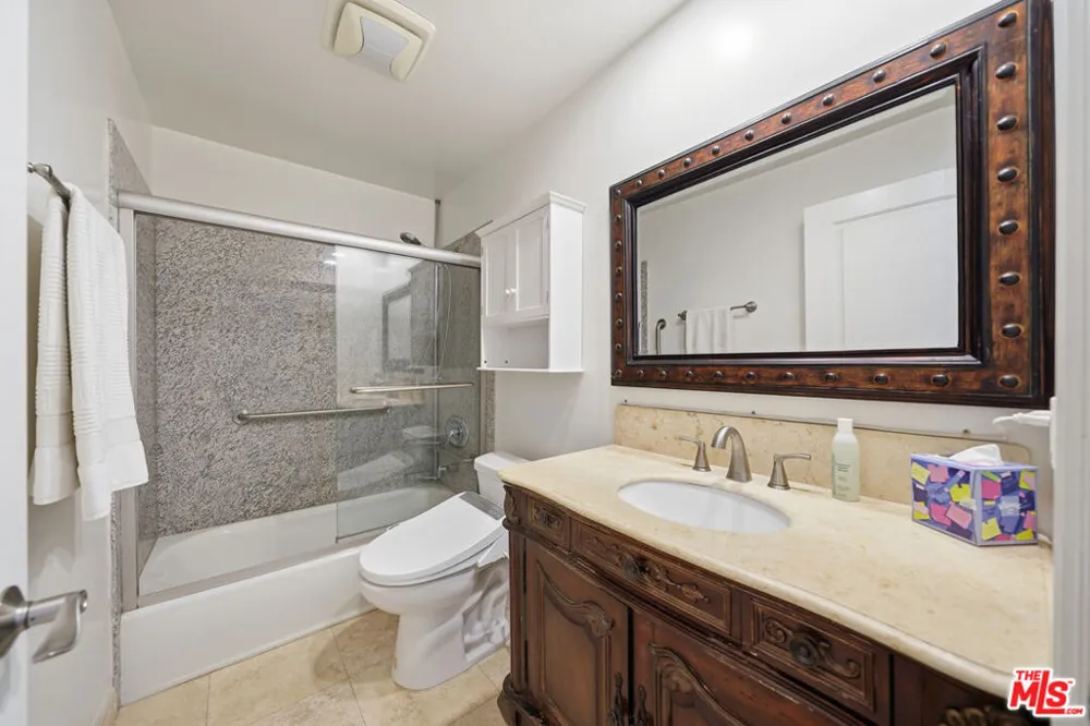 722 S Oxford Avenue #305 Los Angeles, CA 90005