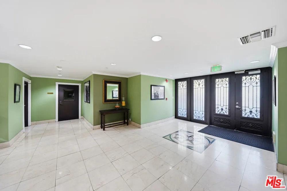 722 S Oxford Avenue #305 Los Angeles, CA 90005