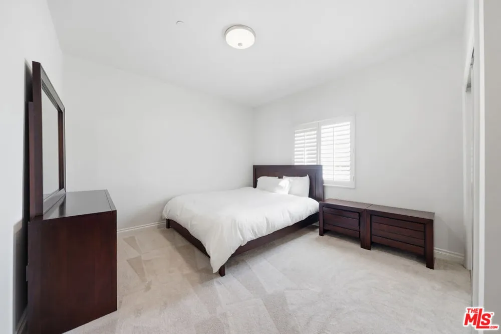 722 S Oxford Avenue #305 Los Angeles, CA 90005