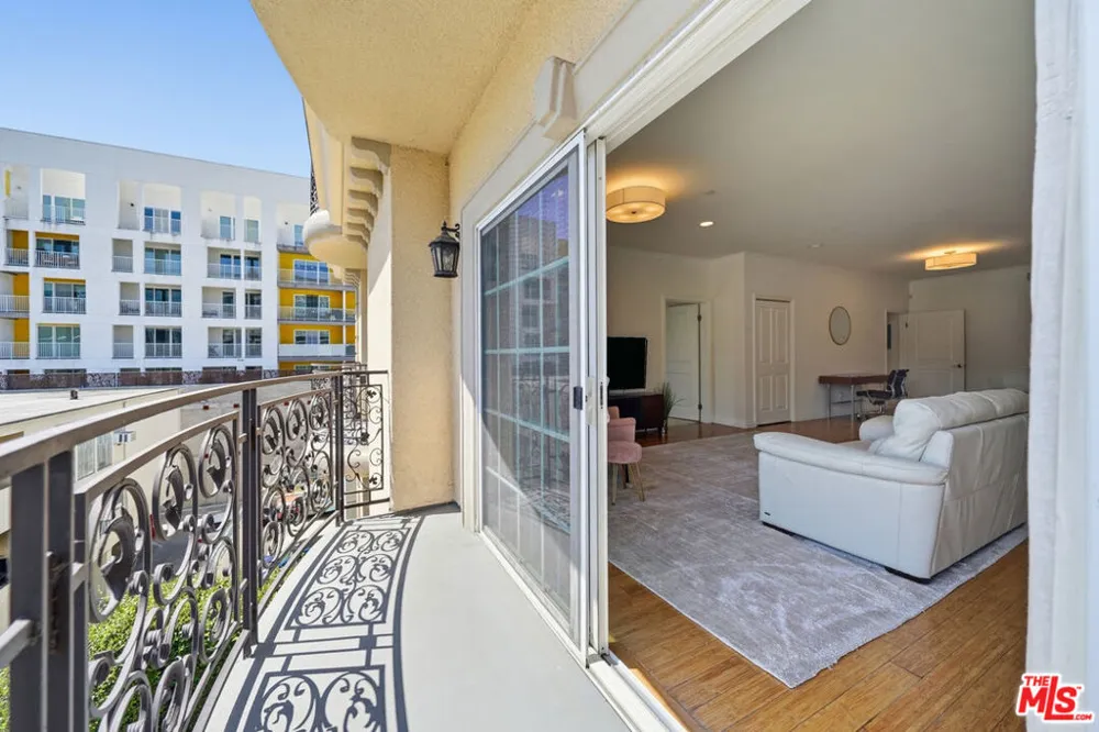 722 S Oxford Avenue #305 Los Angeles, CA 90005