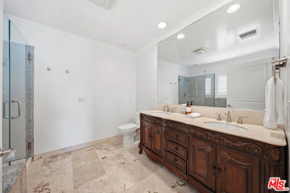 722 S Oxford Avenue #305 Los Angeles, CA 90005