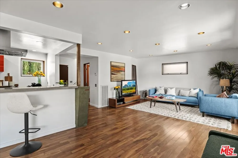 3234 Hillock Drive Los Angeles, CA 90068