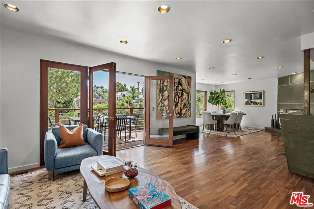 3234 Hillock Drive Los Angeles, CA 90068