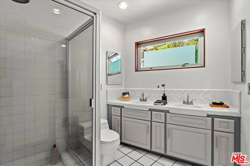 3234 Hillock Drive Los Angeles, CA 90068