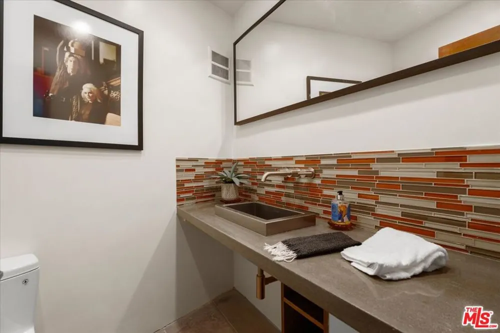 3234 Hillock Drive Los Angeles, CA 90068