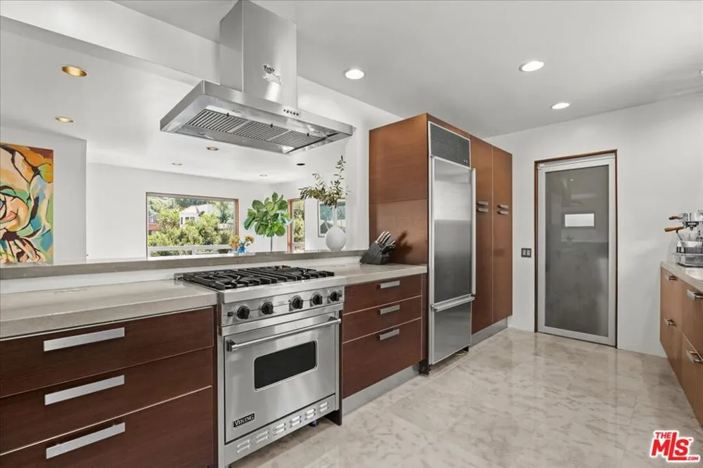 3234 Hillock Drive Los Angeles, CA 90068