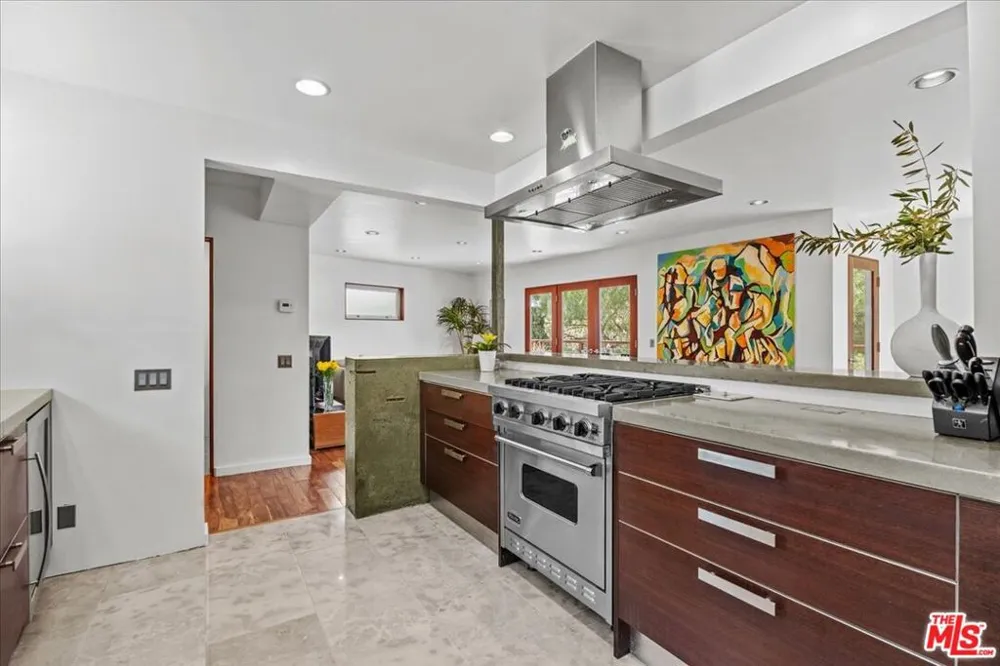 3234 Hillock Drive Los Angeles, CA 90068