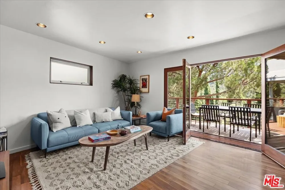 3234 Hillock Drive Los Angeles, CA 90068