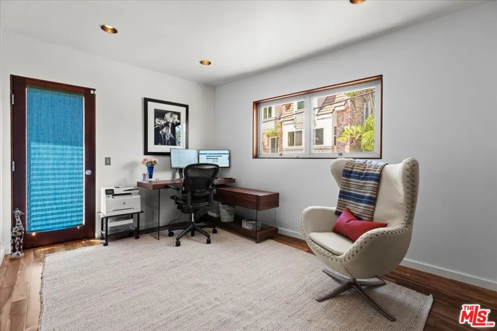 3234 Hillock Drive Los Angeles, CA 90068