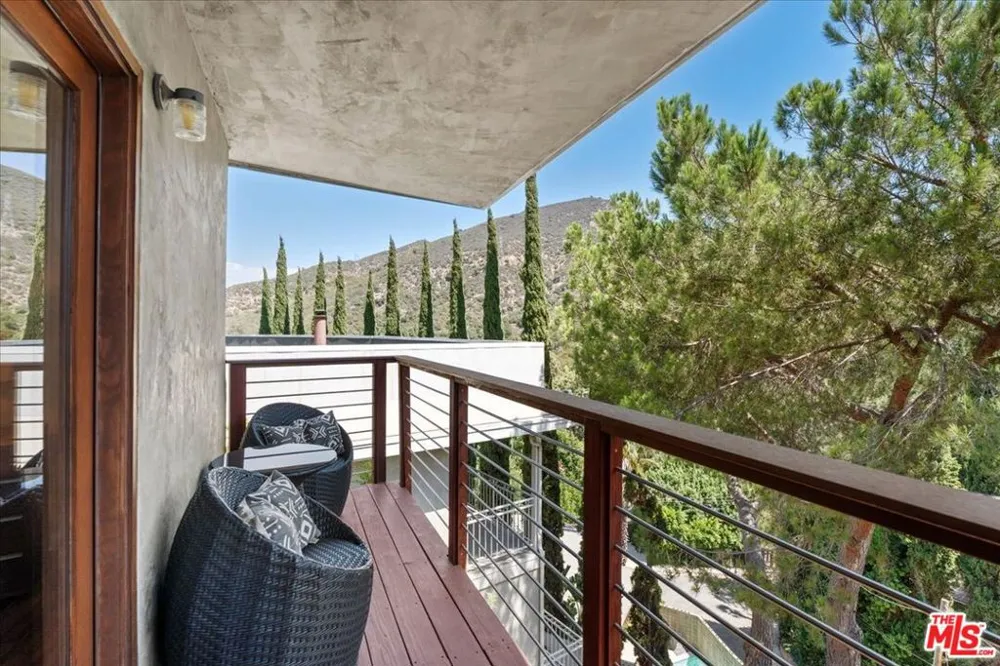 3234 Hillock Drive Los Angeles, CA 90068