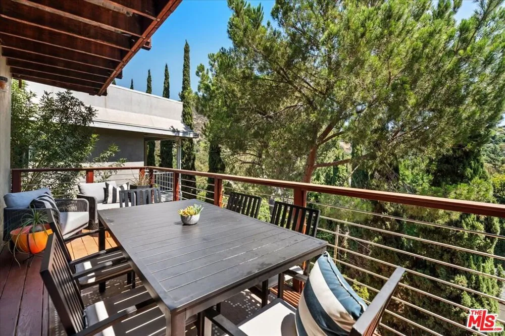 3234 Hillock Drive Los Angeles, CA 90068