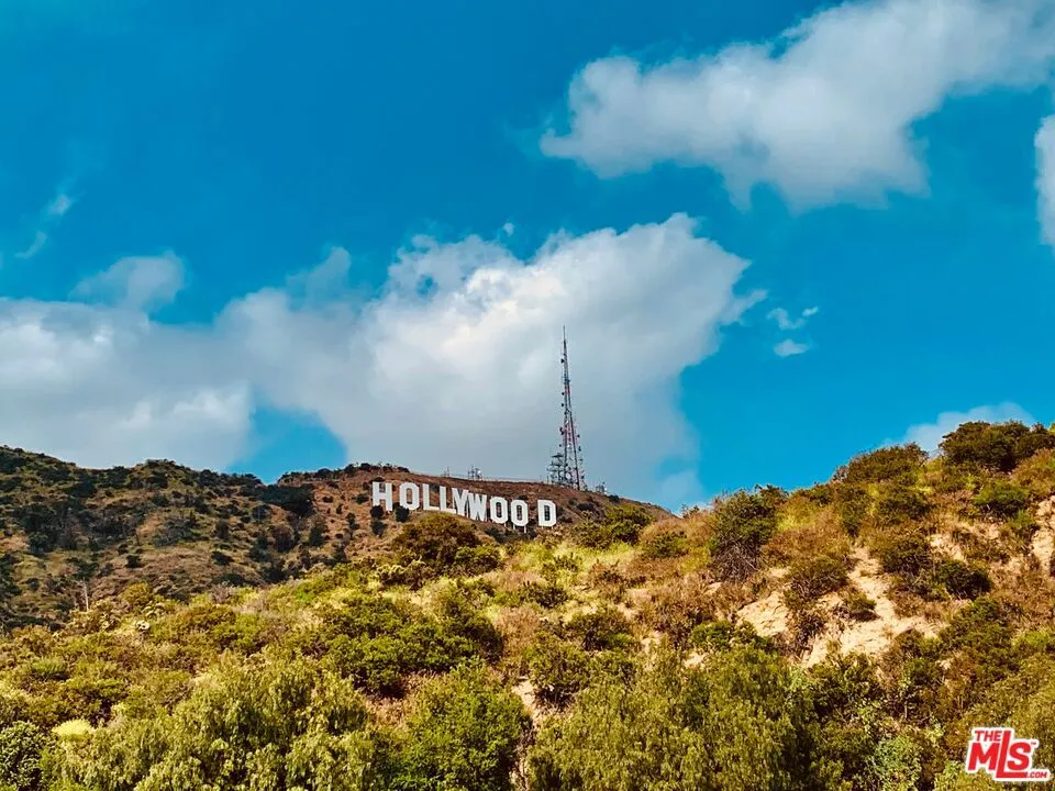 3234 Hillock Drive Los Angeles, CA 90068