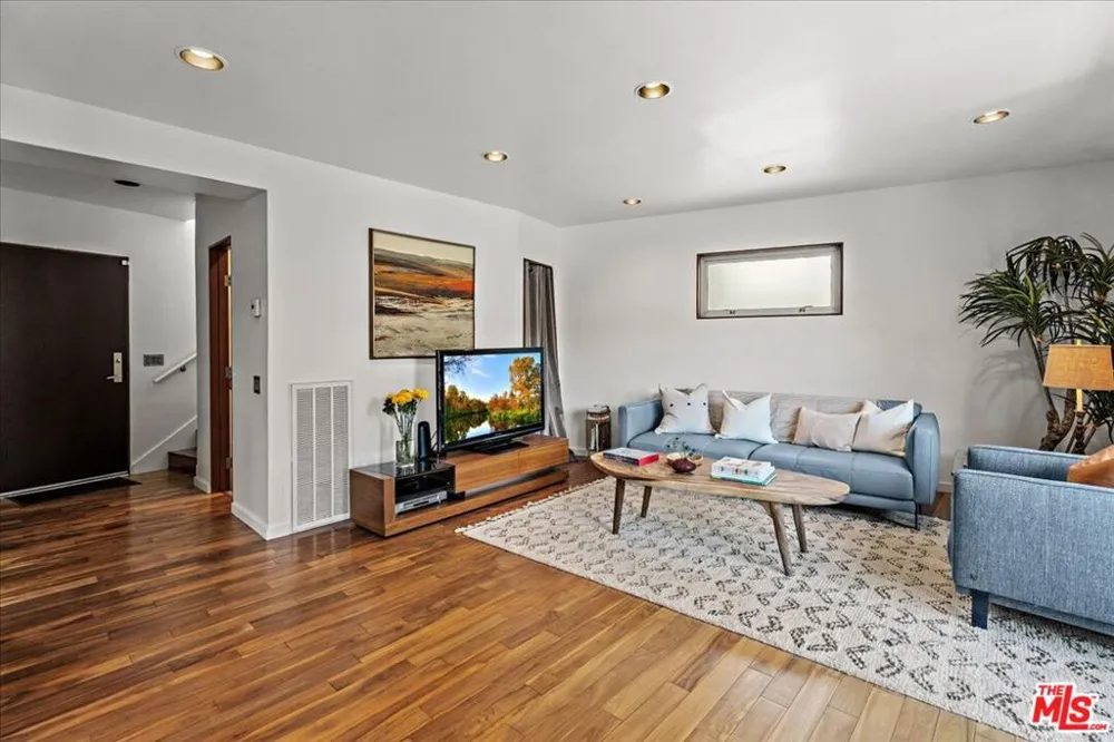 3234 Hillock Drive Los Angeles, CA 90068