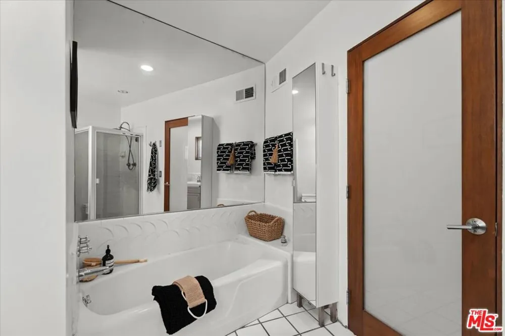 3234 Hillock Drive Los Angeles, CA 90068