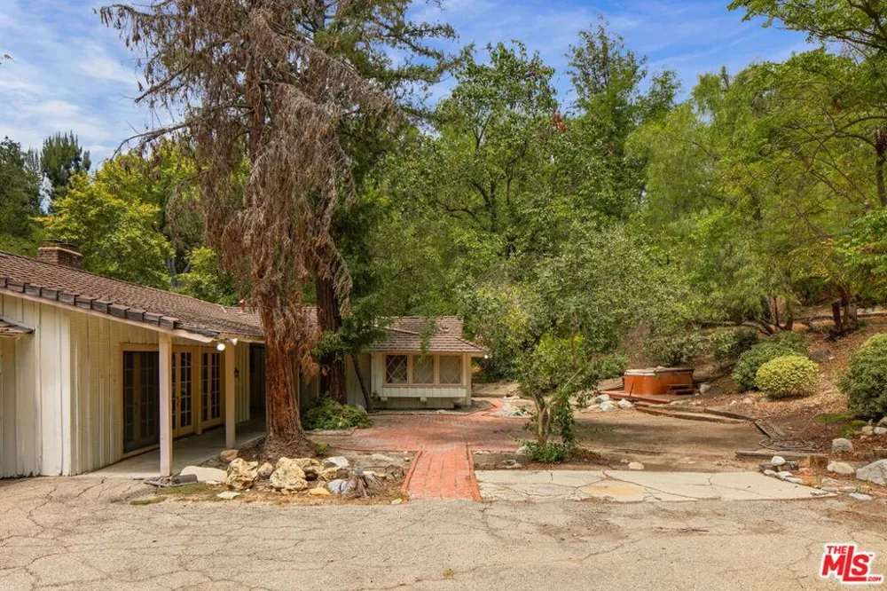 5854 Round Meadow Road Hidden Hills, CA 91302