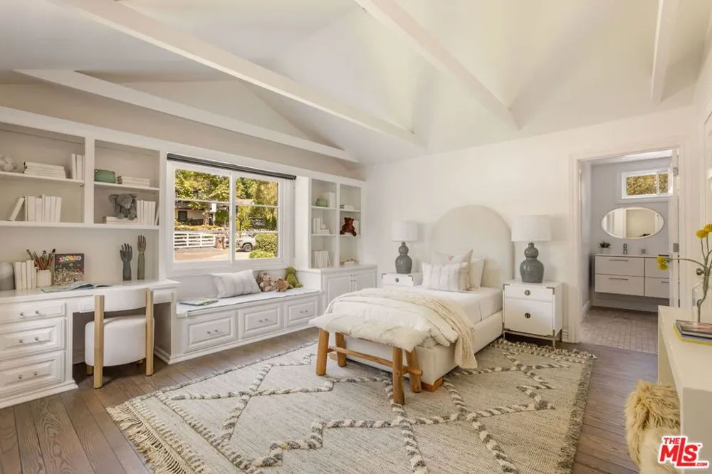 5840 Round Meadow Road Hidden Hills, CA 91302