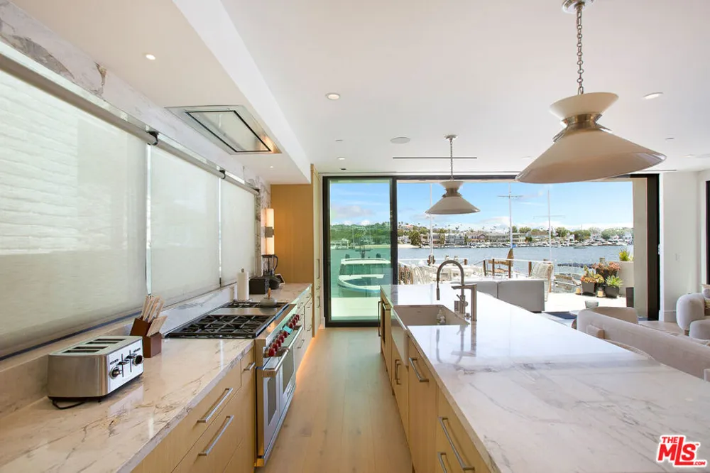 642 Via Lido Nord Newport Beach, CA 92663