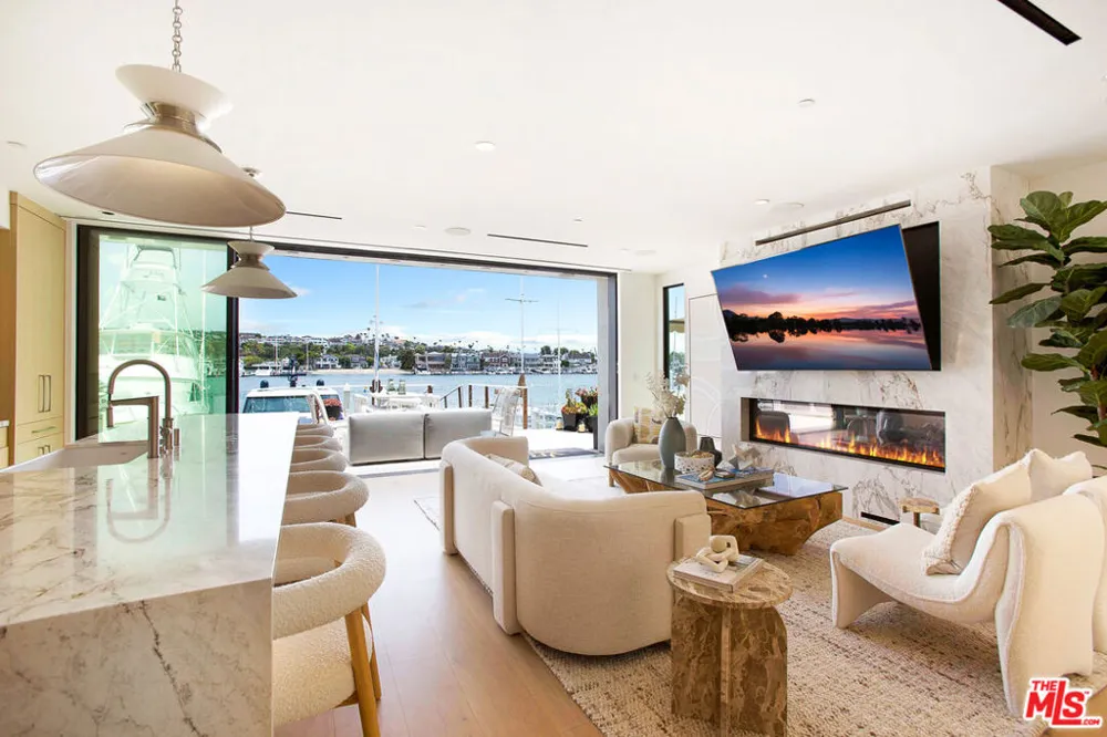 642 Via Lido Nord Newport Beach, CA 92663