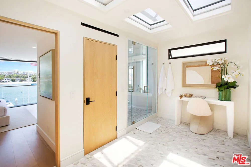 642 Via Lido Nord Newport Beach, CA 92663