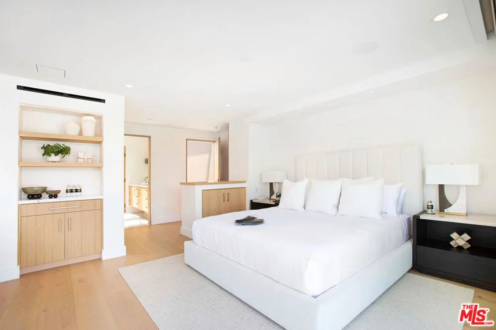 642 Via Lido Nord Newport Beach, CA 92663