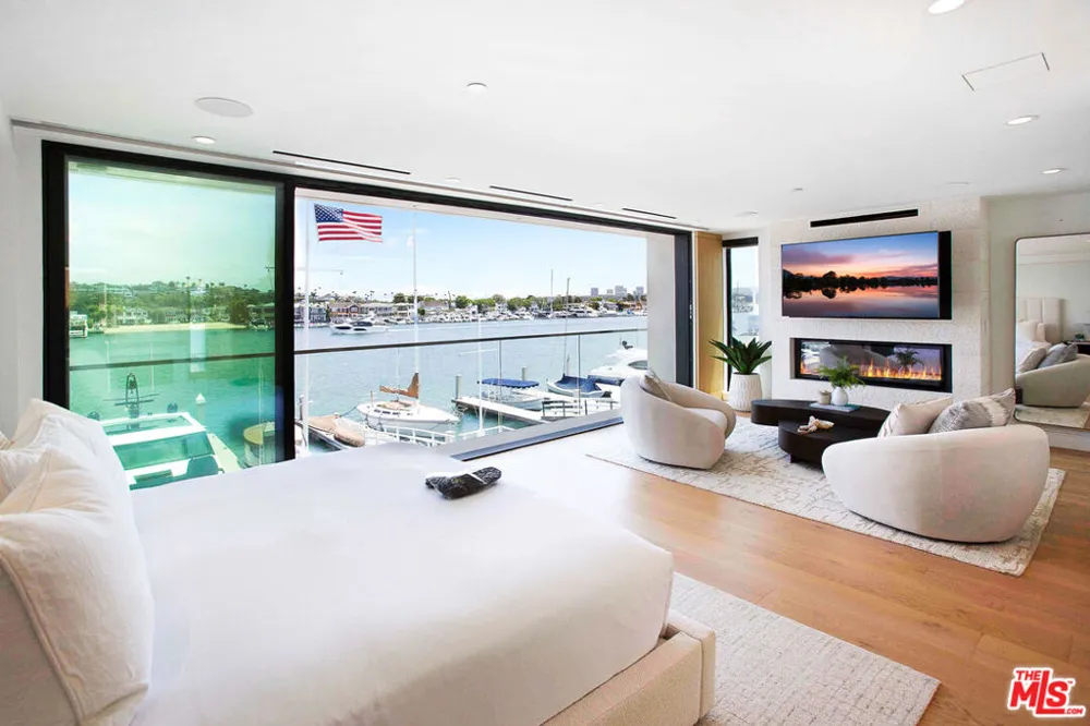 642 Via Lido Nord Newport Beach, CA 92663