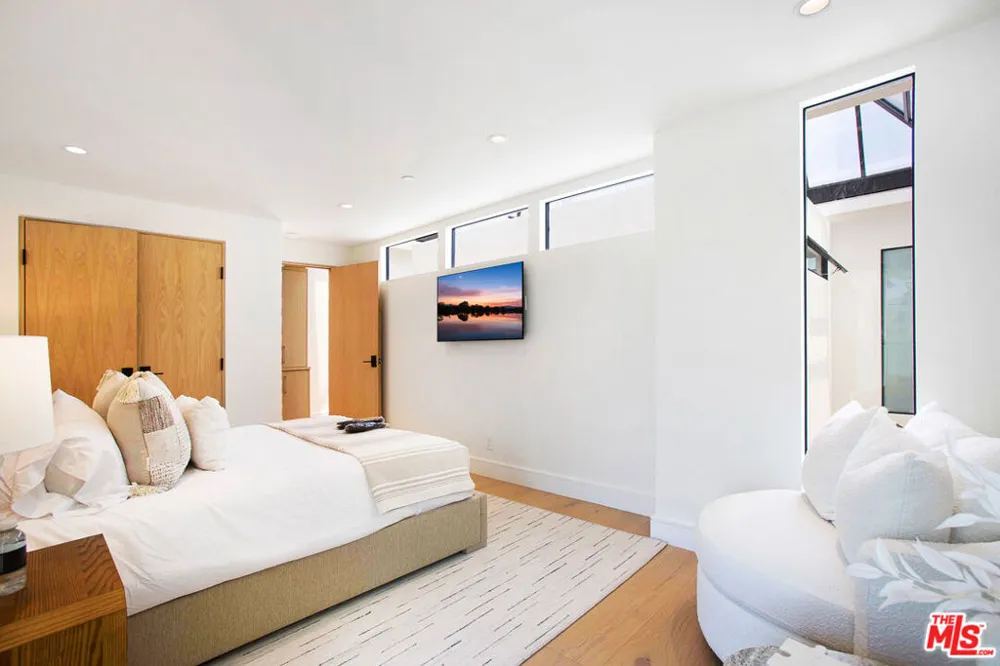 642 Via Lido Nord Newport Beach, CA 92663