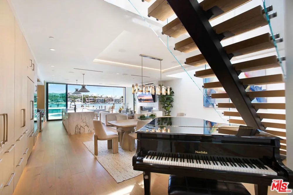 642 Via Lido Nord Newport Beach, CA 92663