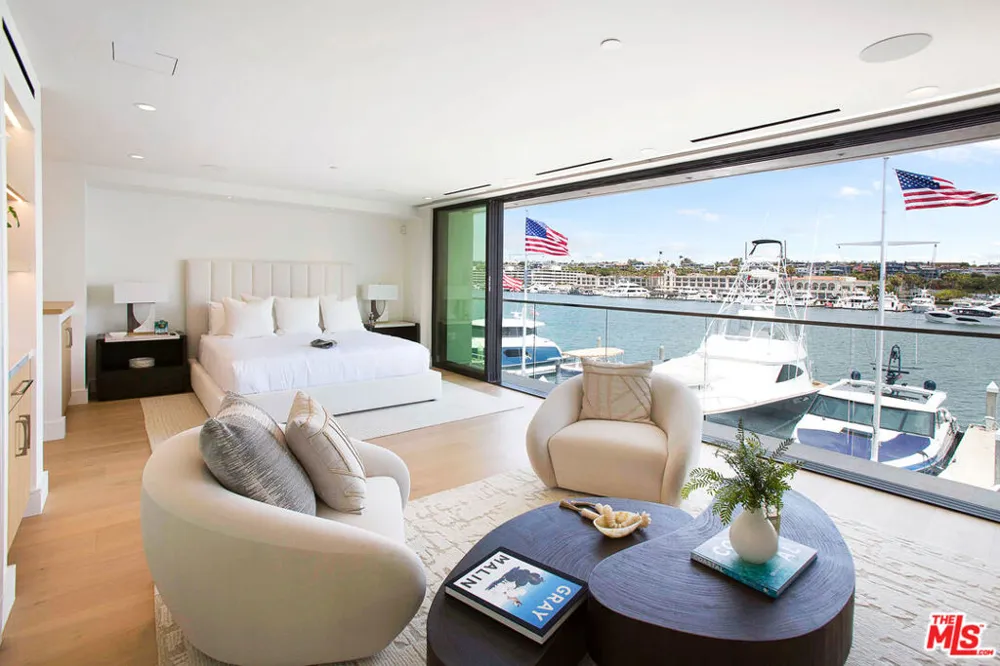 642 Via Lido Nord Newport Beach, CA 92663