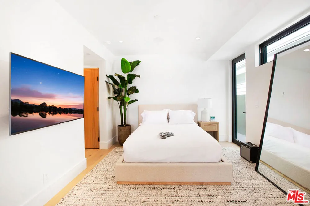 642 Via Lido Nord Newport Beach, CA 92663