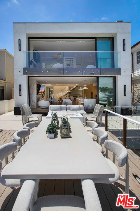 642 Via Lido Nord Newport Beach, CA 92663