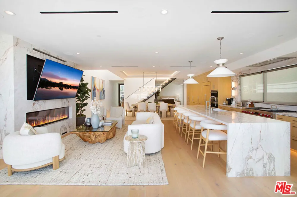 642 Via Lido Nord Newport Beach, CA 92663