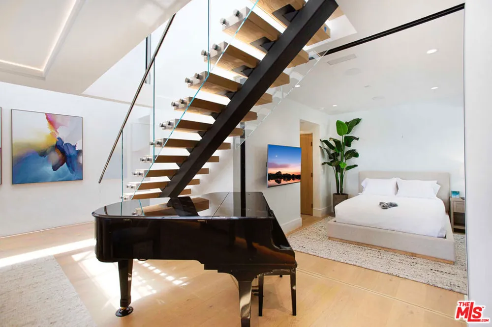 642 Via Lido Nord Newport Beach, CA 92663