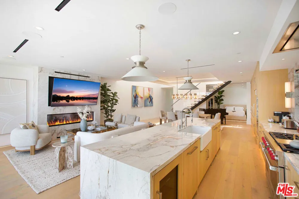 642 Via Lido Nord Newport Beach, CA 92663