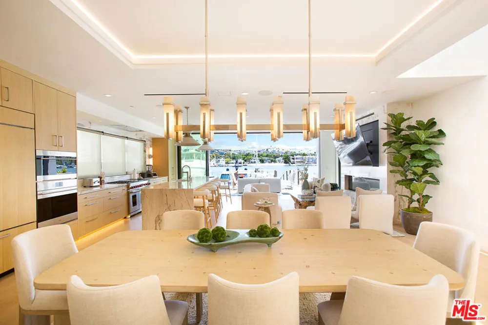 642 Via Lido Nord Newport Beach, CA 92663