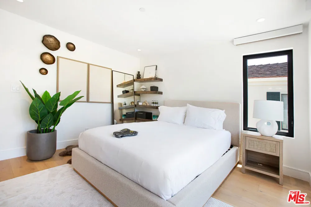 642 Via Lido Nord Newport Beach, CA 92663