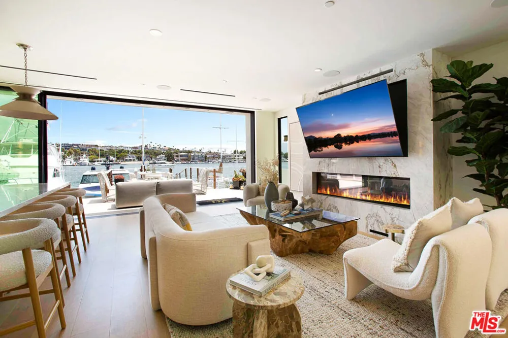 642 Via Lido Nord Newport Beach, CA 92663