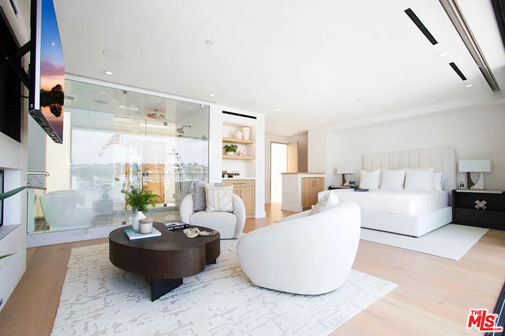 642 Via Lido Nord Newport Beach, CA 92663