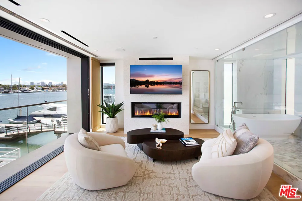 642 Via Lido Nord Newport Beach, CA 92663