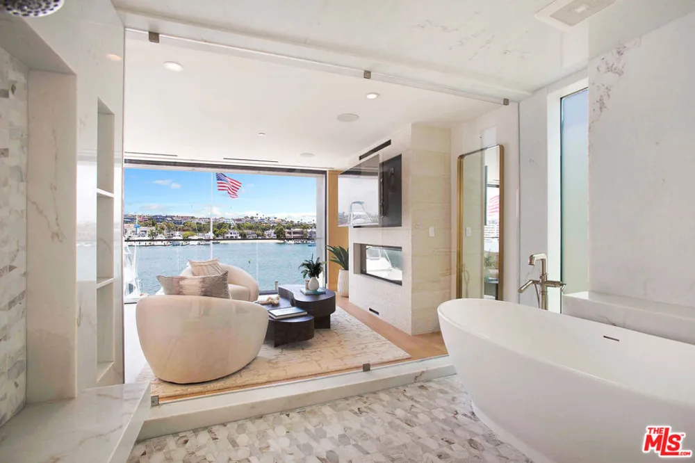 642 Via Lido Nord Newport Beach, CA 92663