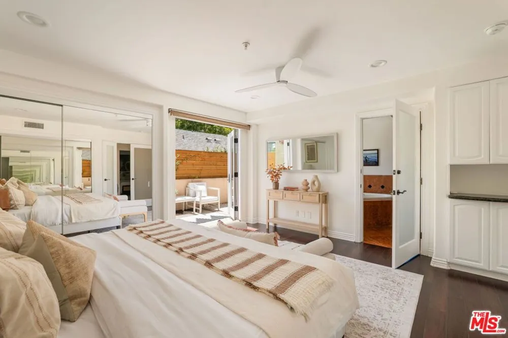 2922 Montana Avenue #B Santa Monica, CA 90403