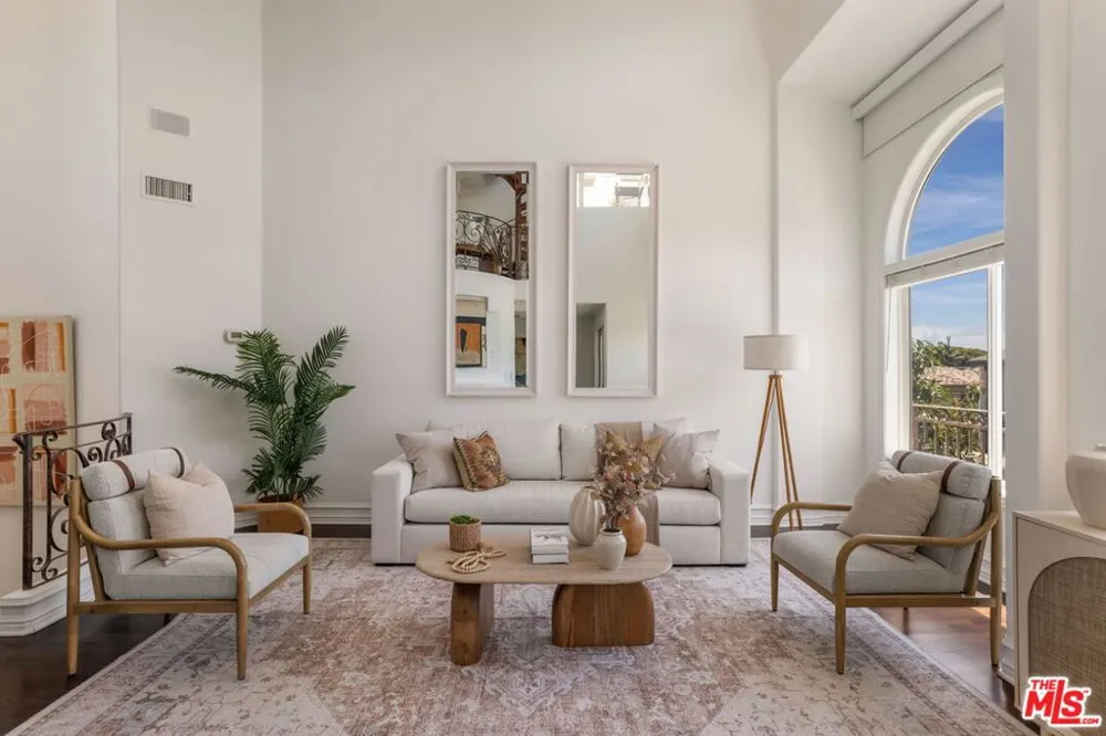 2922 Montana Avenue #B Santa Monica, CA 90403
