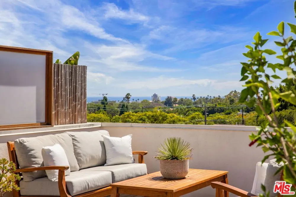 2922 Montana Avenue #B Santa Monica, CA 90403