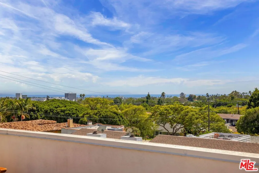 2922 Montana Avenue #B Santa Monica, CA 90403
