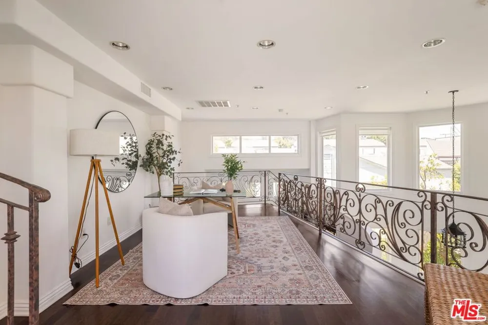 2922 Montana Avenue #B Santa Monica, CA 90403