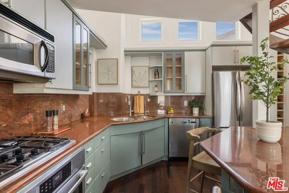 2922 Montana Avenue #B Santa Monica, CA 90403