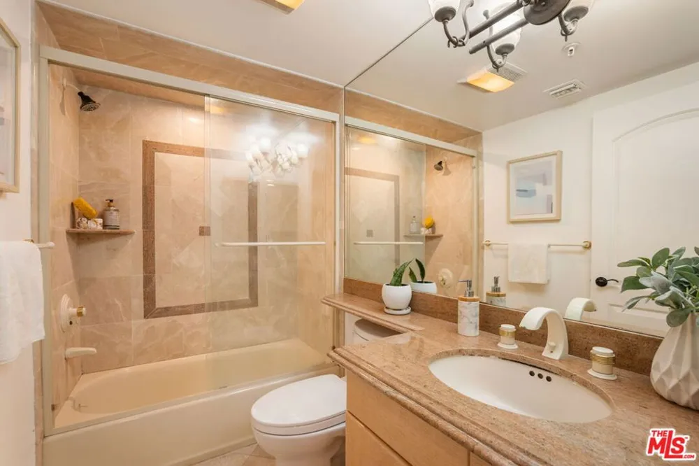 2922 Montana Avenue #B Santa Monica, CA 90403