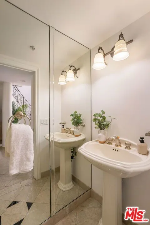 2922 Montana Avenue #B Santa Monica, CA 90403