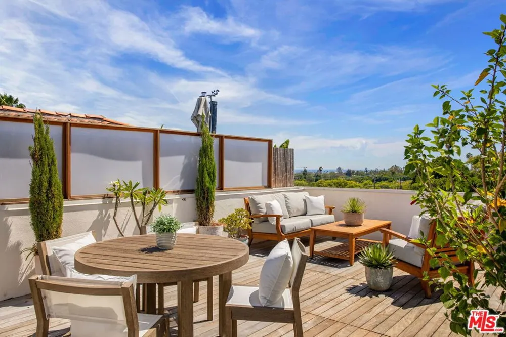 2922 Montana Avenue #B Santa Monica, CA 90403